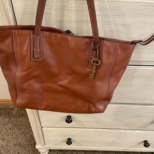 Fossil hand bag